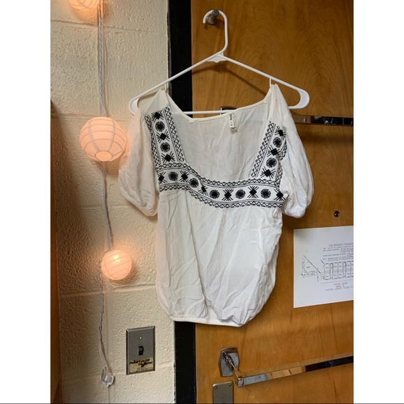 Women’s wide-neck sun blouse, floral stitching - Picture 2 of 6